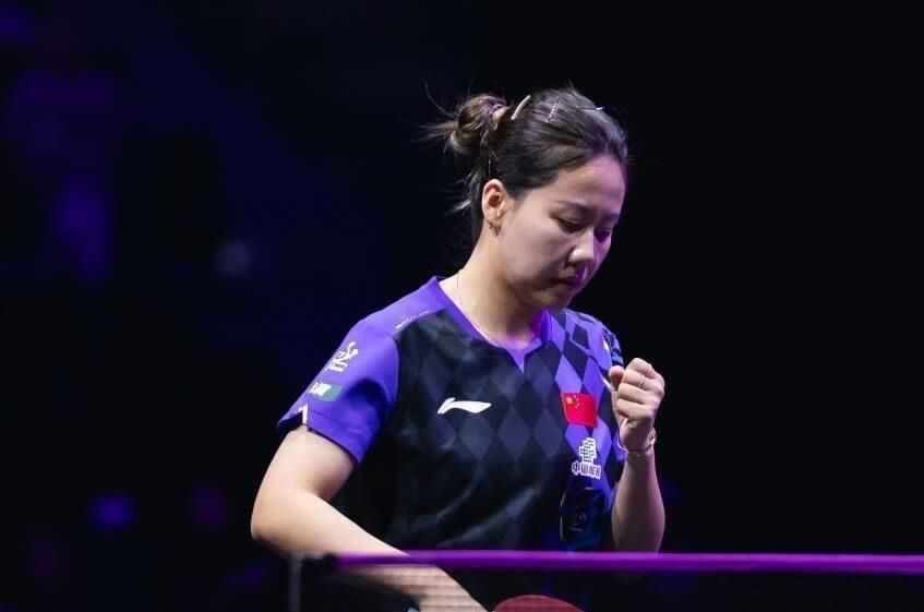 孙颖莎和王曼昱双双缺席，这次澳门冠军赛的女单金牌真有点悬了

签表一出来，不少球迷心凉了半截

二号种子蒯曼签运实在欠佳，首轮直接撞上德国老将韩莹

打削球本来就是她的软肋，弄不好第一关就有翻车的危险

同在下半区的陈熠，后面的硬仗同样不少

上半区也没轻松到哪儿去

王艺迪和陈幸同又扎堆挤在同一个