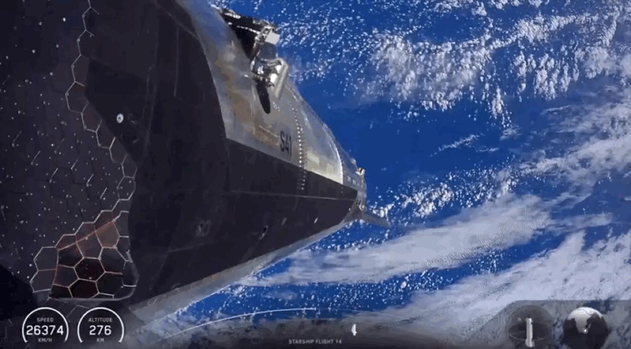 星舰第一次真正把 StarlinkV3 卫星放在轨道了。 震撼无比。
SpaceX星舰第14次飞行 虽不完美，但已经接近完美的成功。
星链V3卫星一颗接一颗被推出来，是第一次直观的看到星舰是怎么部署卫星的。
我的描述就是 感觉像下崽儿一样 从肚子里一个一个的下出来。哈哈哈
​直播画面里那个窄口推出瞬