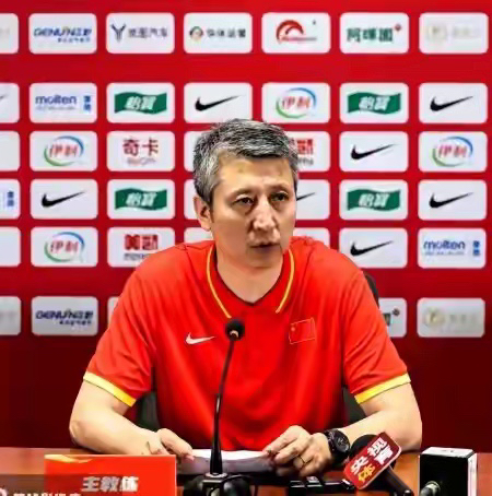 亚运会，中国男篮即将迎战菲律宾，不凿穿他们，能消心头之恨吗？

我是永远也忘不了，三年前，男篮世界杯，克拉克森突然请神上身，一波连续三分球带走比赛。

那场球，解说员杨健老师哭的泣不成声。

那场球，是中国男篮的耻辱，也是中国球迷不可能忘记的日子。

如今复仇之战，双方阵容早已物是人非。

但那份恨