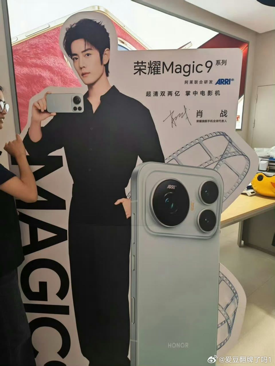 肖战荣耀旗舰手机全球代言人
并且是历史首位[爱慕][爱慕] ​