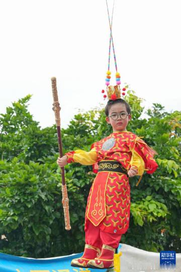 5月24日在香港长洲岛，长洲太平清醮是香港独有的民间节庆，2011年被...