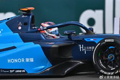 荣耀宣布，签下首位在 FIA Formula 3 夺冠的 19 岁中国...