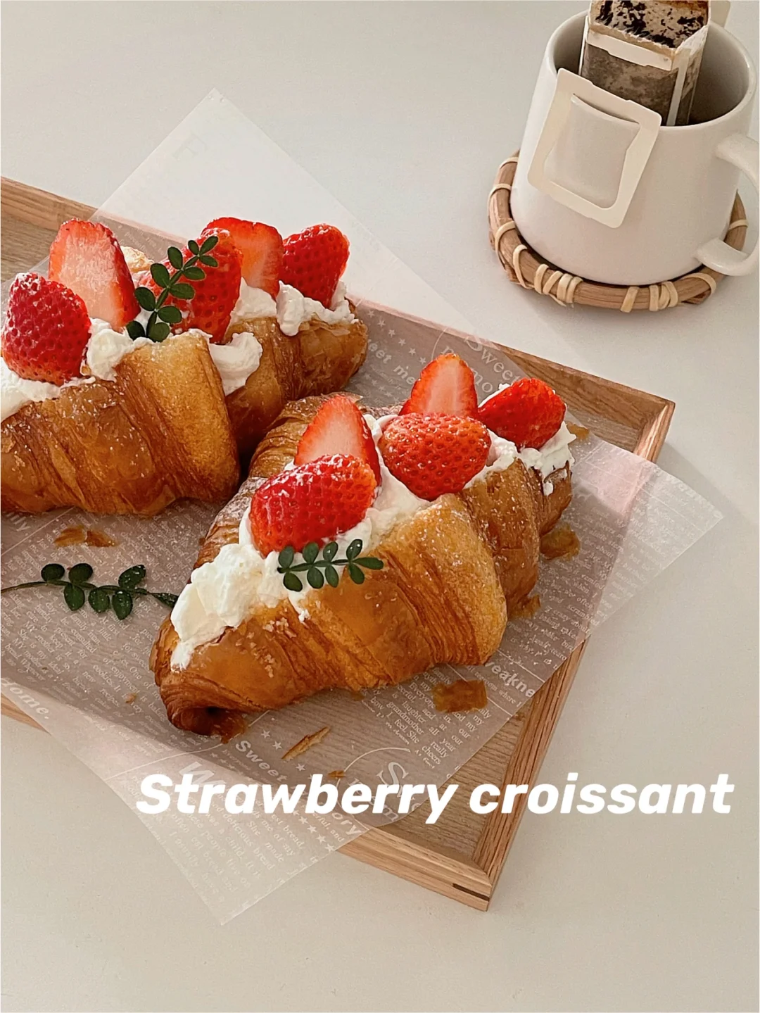 圣诞风草莓奶油可颂三明治🍓｜一口幸福