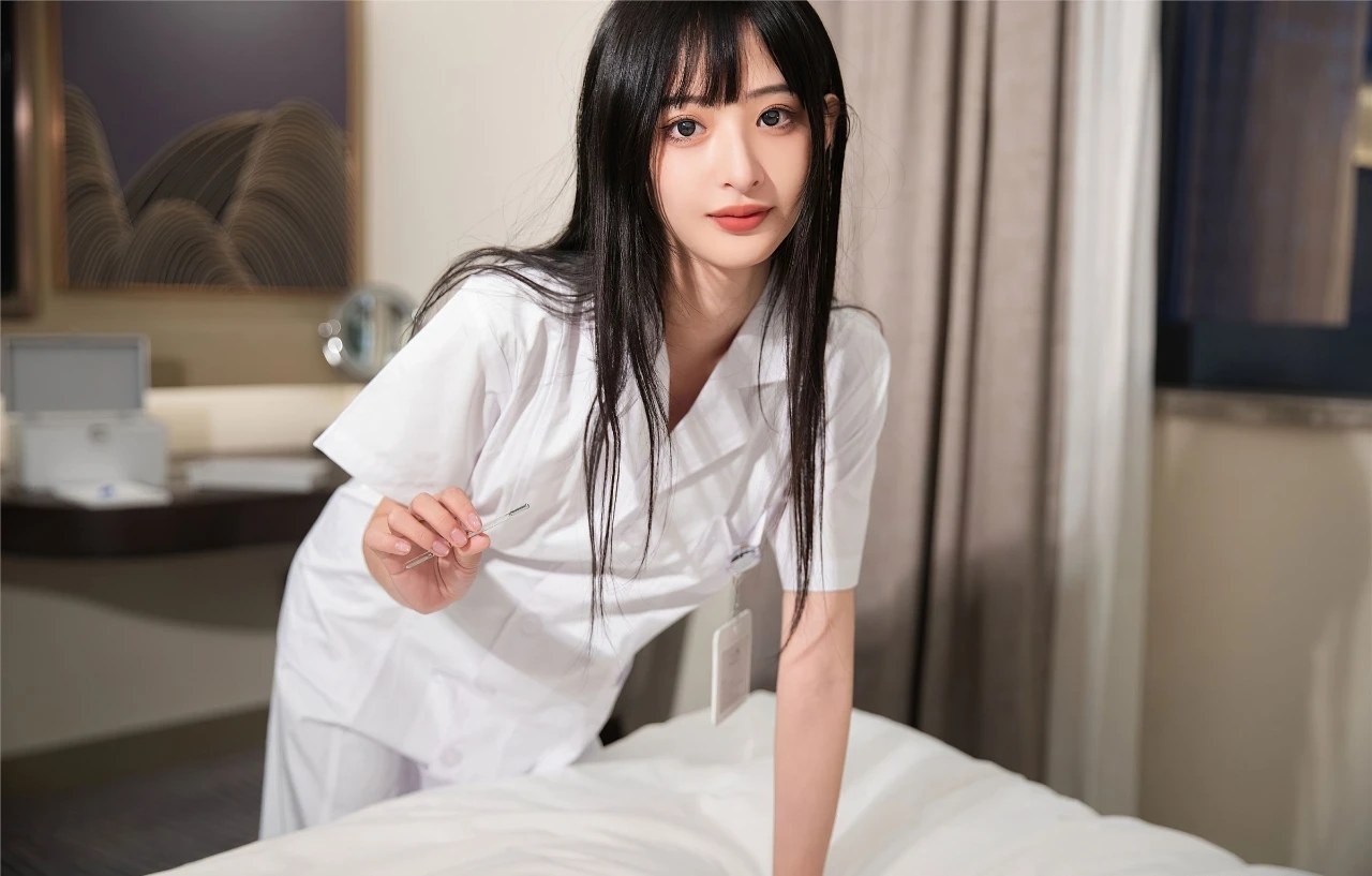 茂木希子，黑丝女医生穿搭，永远滴神啊！  提及茂木希子，不少人会先想到...