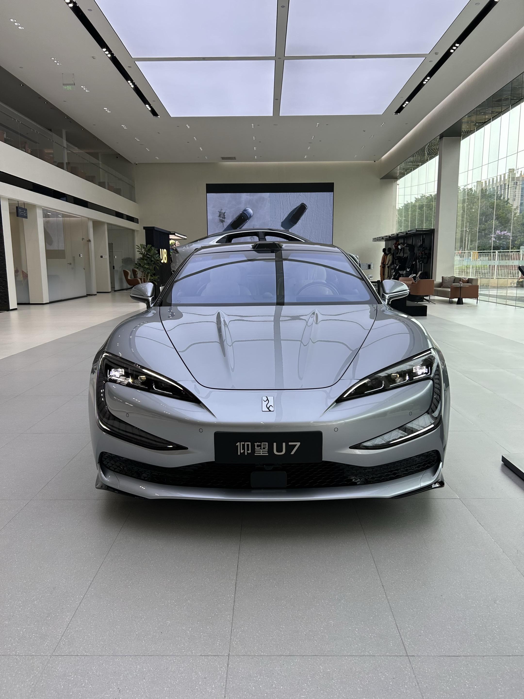 仰望U7 EV 城市修补辅路行驶试车感受