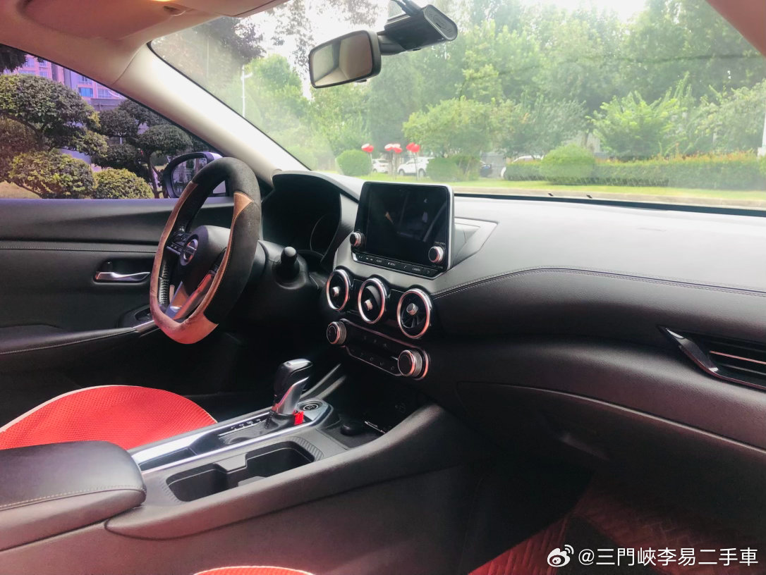 19年日产轩逸：1.6L自动天窗，无钥匙🔑进入，一键启动，匹配CVT无级变速箱，起步平顺无顿挫，车况完美…… ​