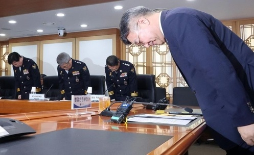 【韩媒：济州岛一警察未找到失踪者却虚假结案，韩行政安全部长官鞠躬道歉】...