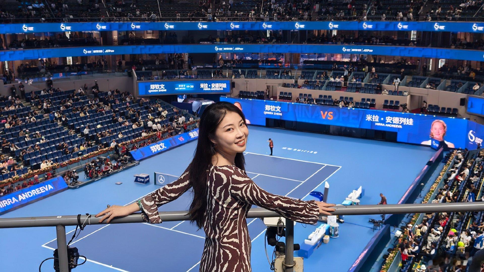 #郑钦文中网决赛冲冠##郑钦文vs安德列娃# 
第一次现场看网球🎾看的就是中网决赛[doge]还是中国选手历史性打入决赛[干杯]

郑钦文加油！  ​