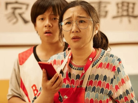 傅首尔新片被《牛来》暴打！票房仅2600块