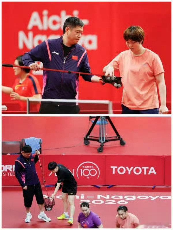 #孙颖莎邱贻可开心畅聊#其实很奇怪现在邱贻可是谁的主管教练，蒯曼不是有自己的主管教练吗？为什么每次都能看到邱贻可守在蒯曼身边，也没有营销呢[挖鼻] ​
