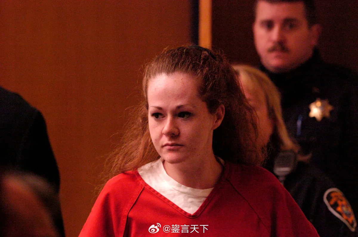#电影也编不出来的情节 上诉30年最后执行死刑时仍活着# 

田纳西州50岁的死刑犯克丽斯塔·派克（Christa Pike）9月30日执行死刑时，在接受两剂戊巴比妥（pentobarbital）注射后仍然活着，成为一起极为罕见的“执行失败”事件。

派克因1995年杀害19岁的同学Colleen Slemmer被判死刑，当时她18岁。这次执 ​