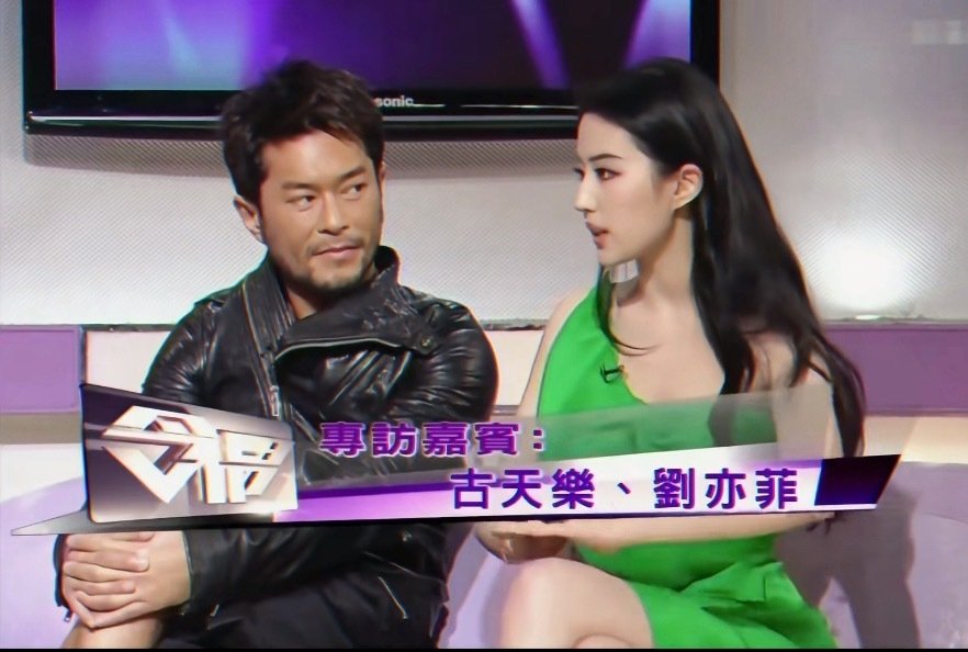 换我坐旁边来👀 ​