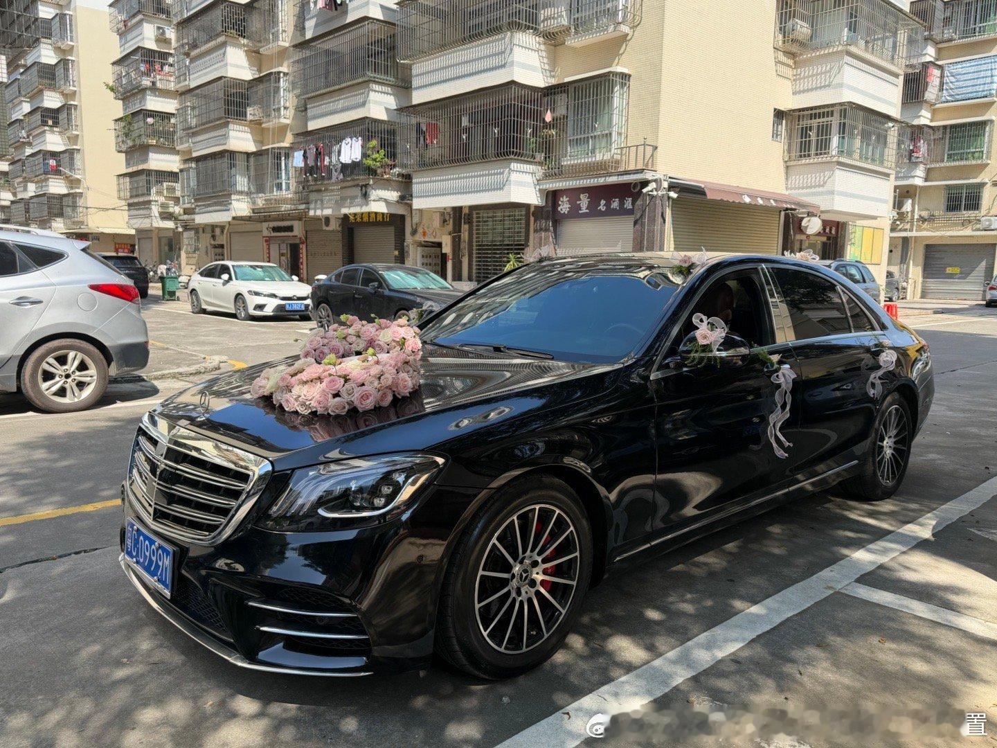 2026年9月19号（冮门）
主婚车：奔驰S级（999久久久）
副婚车：兄弟车
婚车装饰：双月款
㊗️新人新婚快乐
㊗️新人百年好合
#安心婚车#安心花艺#粤港澳等 ​