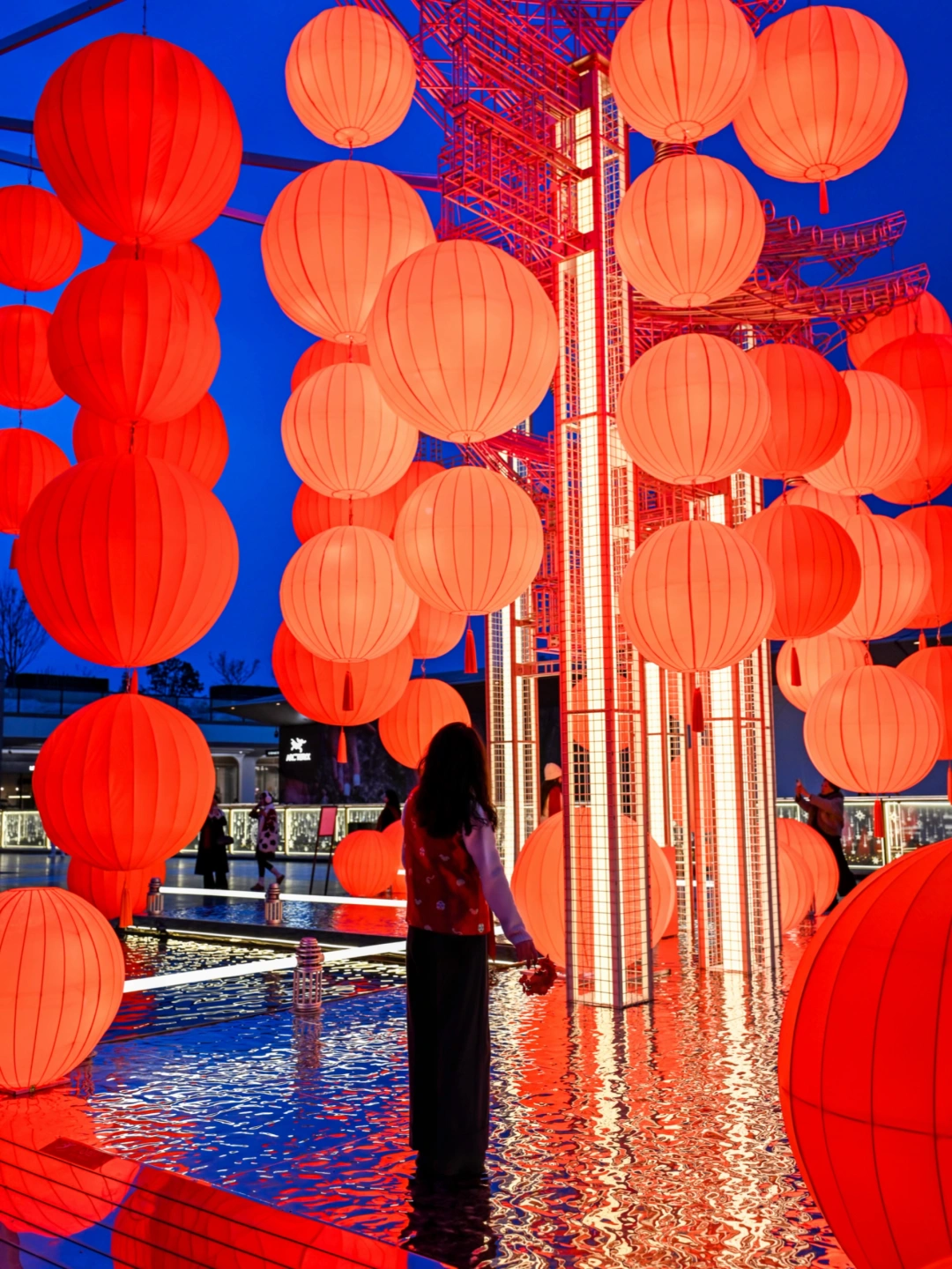 成都SKP这个“大桔大利”福灯组合，年味超标了