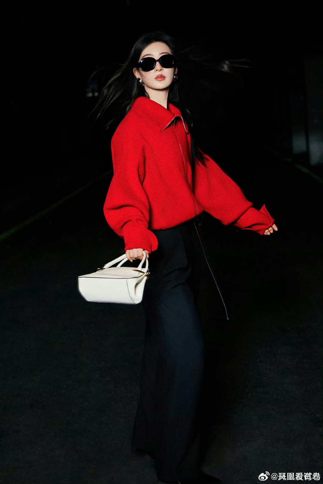 杨紫纪梵希照片 ​