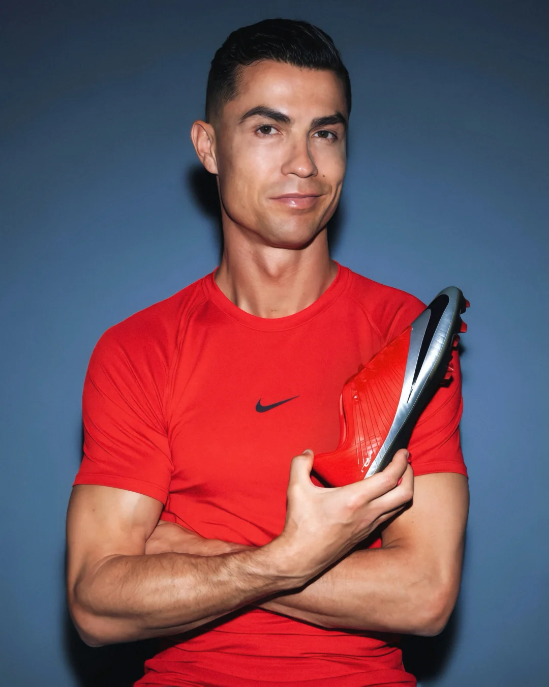 C罗发布耐克与他的联名新战靴