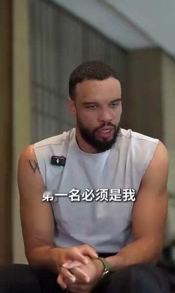 狄龙自封&34;四大恶人&34;之首！东契奇亚历山大上榜，这名单你服吗？

于嘉问他怎么看&34;恶汉&34;这个标签，狄龙乐了：这哪是脾气差啊，这是人设好吧！

他原话大概意思就是——你们看科比的黑曼巴，不也是&