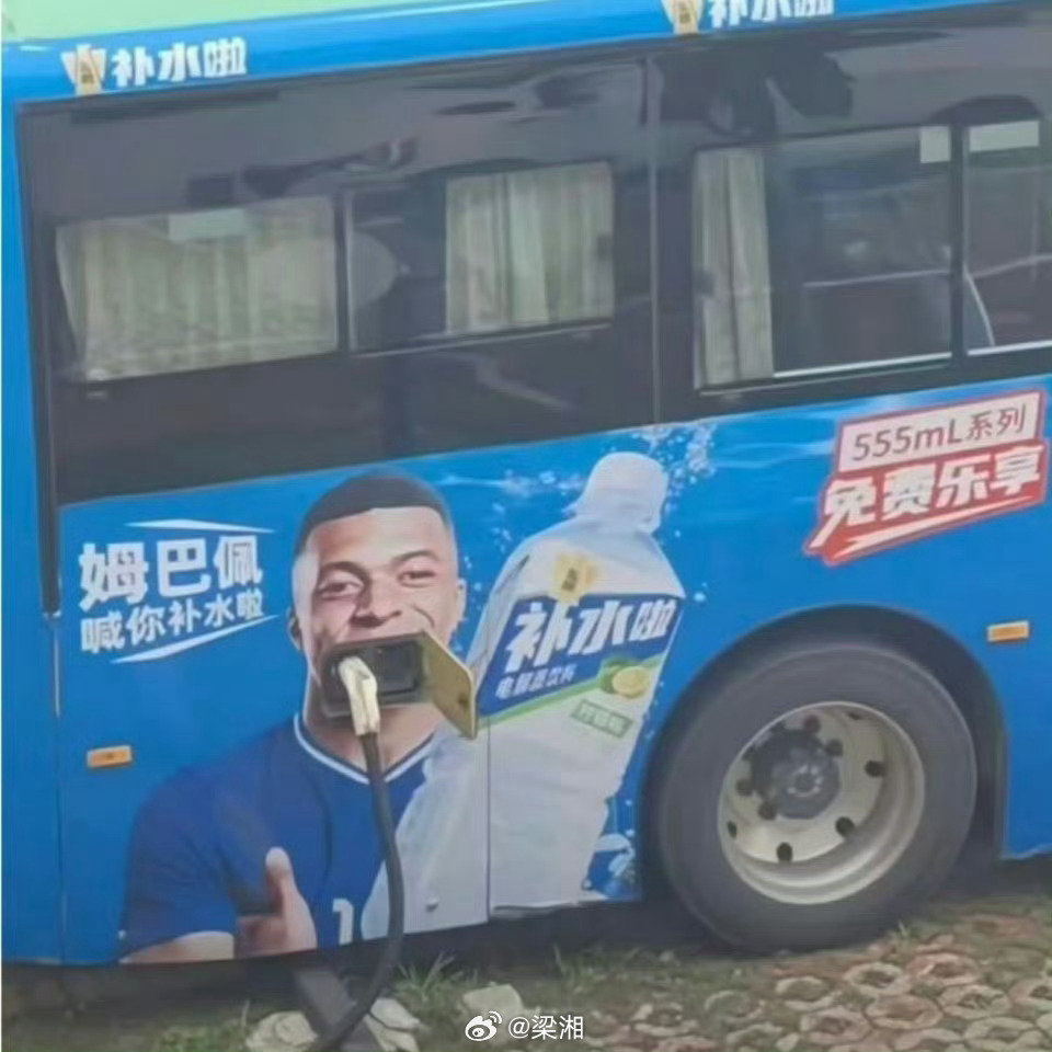 你觉得这位只是口嗨？

我看了一段之前采访他的事情，他脑袋清楚的很，自己知道自己在球场上拿球和射门独得很，不以为然的样子。所以昨天紧接着的道歉什么的，只是出于舆情和市场的需求。

看看我们这边品牌商，还有谁去捧臭脚？哦，应该是谁敢去捧？

#法国访谈节目就姆巴佩事件道歉# ​