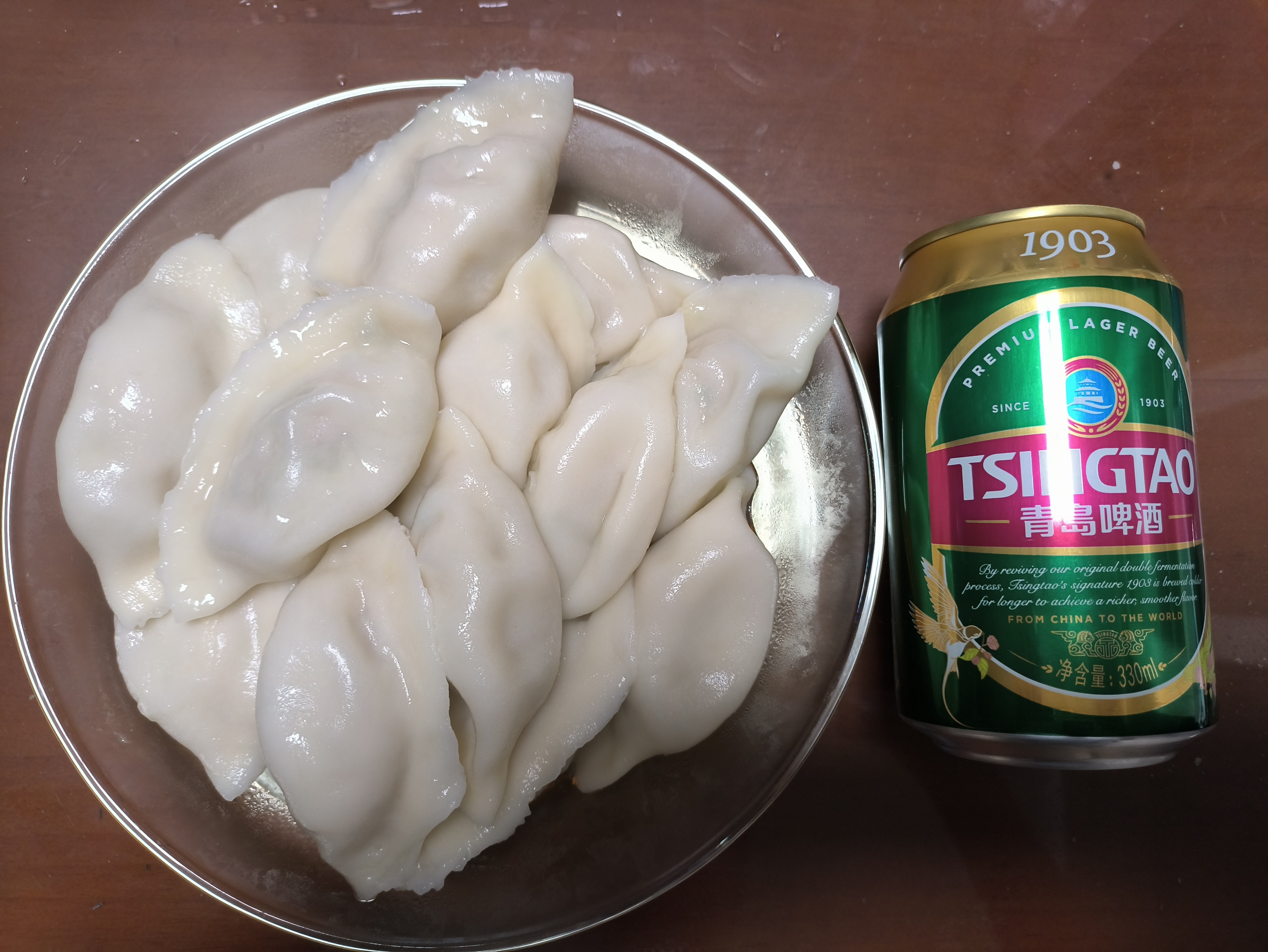 今晚饺子配酒，一共消费了31块，我其实不爱喝酒，只想偶尔让身心游出水面...