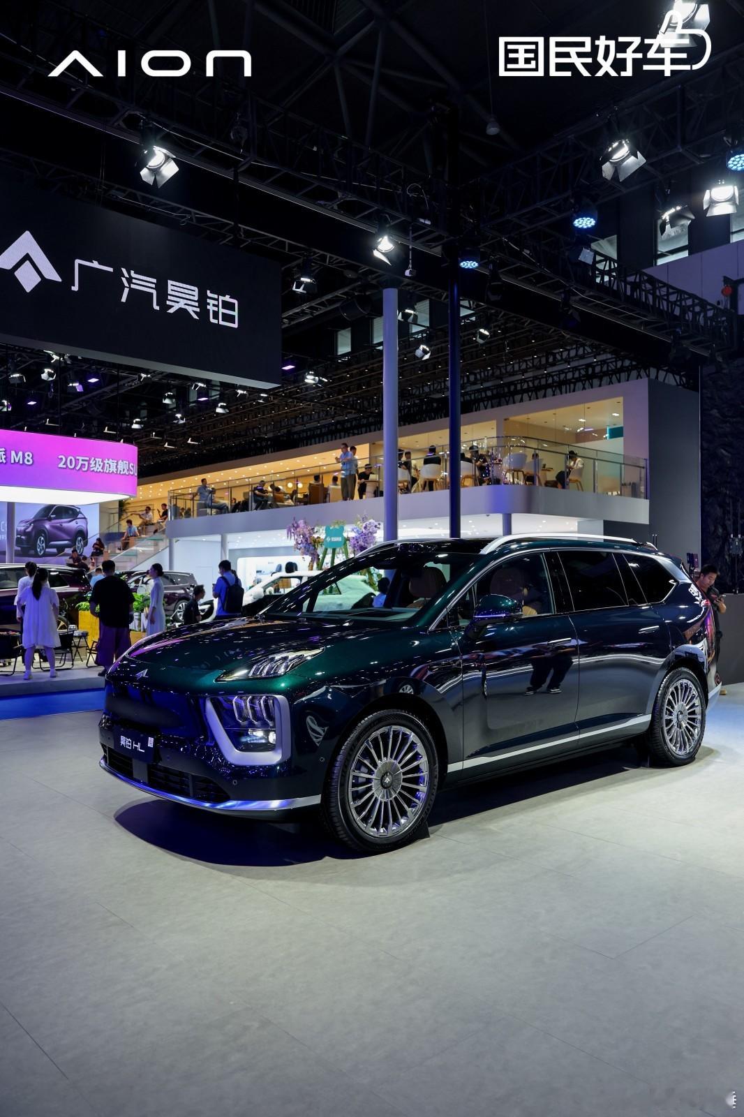 #好友玩昊车 ##广汽昊铂##20万内满配运动suv# 
车展一眼沦陷，邂逅属于我的满配座驾
一台好车，早已不只是代步工具，更像是一位默契同行的伙伴。早高峰陪你奔赴工作，深夜里陪你慢慢放空；既能带上一家人开启热闹的周末旅途，也能留给你独属于自己的安静时光。这次逛成都车展，原本只是随性打卡，却被 ​