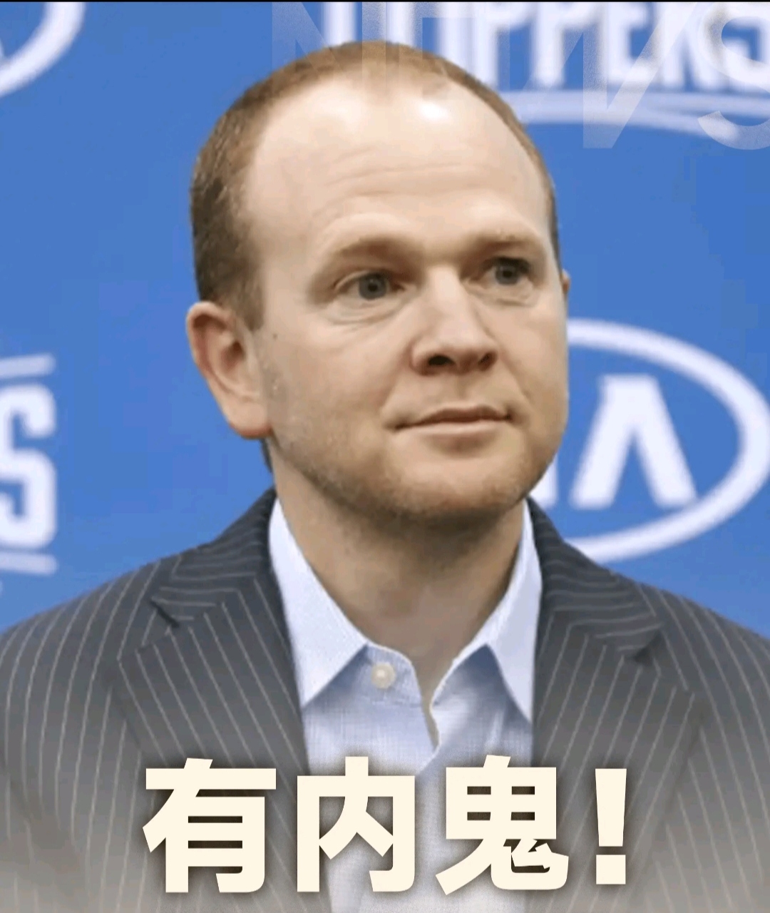 全网传出是快船总经理弗兰克向联盟告密伦纳德阴阳合同事件！现在我来给大家解析这件事的真相！

1、为什么会流传“弗兰克告密”这个说法
 
1. 弗兰克是快船篮球运营总裁，手里保留全套内部会议笔记，调查报告大量引用弗兰克手写的会议记录，记录了伦纳德舅舅丹尼斯向球队索要场外收益的全部对话内容。
联盟调查组