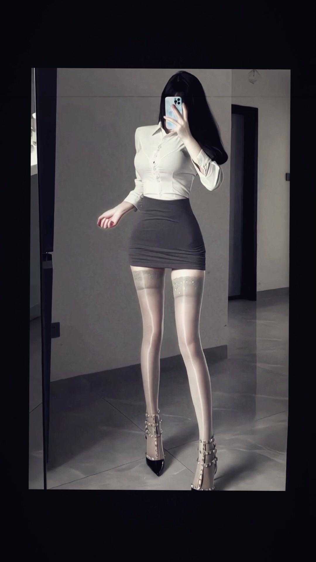 用9张照片就能穿出气质感？✨最近发现一个变美小技巧，用9张照片记录穿搭...