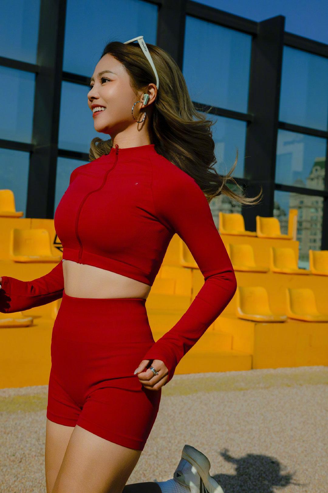 汗水、心跳、耳机的鼓点
REDMI Buds 8S 为你带来运动的快乐🏃
佩戴轻若无感，稳稳跟住每一次起跳
前奏一响，每一步都踩在自己的节拍上🎵
转评分享你的运动BGM，抽送 3 杯奶茶
#REDMIBuds8S# Via #REDMI先锋体验计划# ​