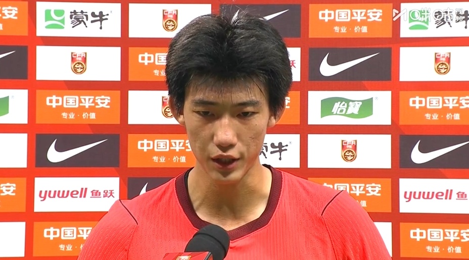 #赵松源说没给够对手压力##国足球员回应0比5巴勒斯坦# 

在0比5惨败巴勒斯坦赛后，2009年出生的小将赵松源接受了采访。赵松源表示：“我觉得我们上下半场没有给对手足够的压力，让他们很轻易的就去拿球，然后出球，然后随意的做动作。我觉得我们需要把压迫给再强度再高一点。
我觉得我们今天大家的态度 ​