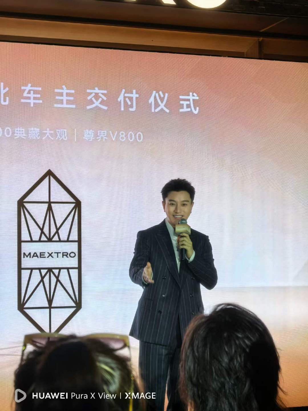 贾乃亮成为尊界V800车主，感谢亮哥给我安利了尊界品牌，V800独特的设计与奢华风格深得亮哥的认可，祝尊界V800大卖。 ​​​​#尊界# #尊界v800# ​