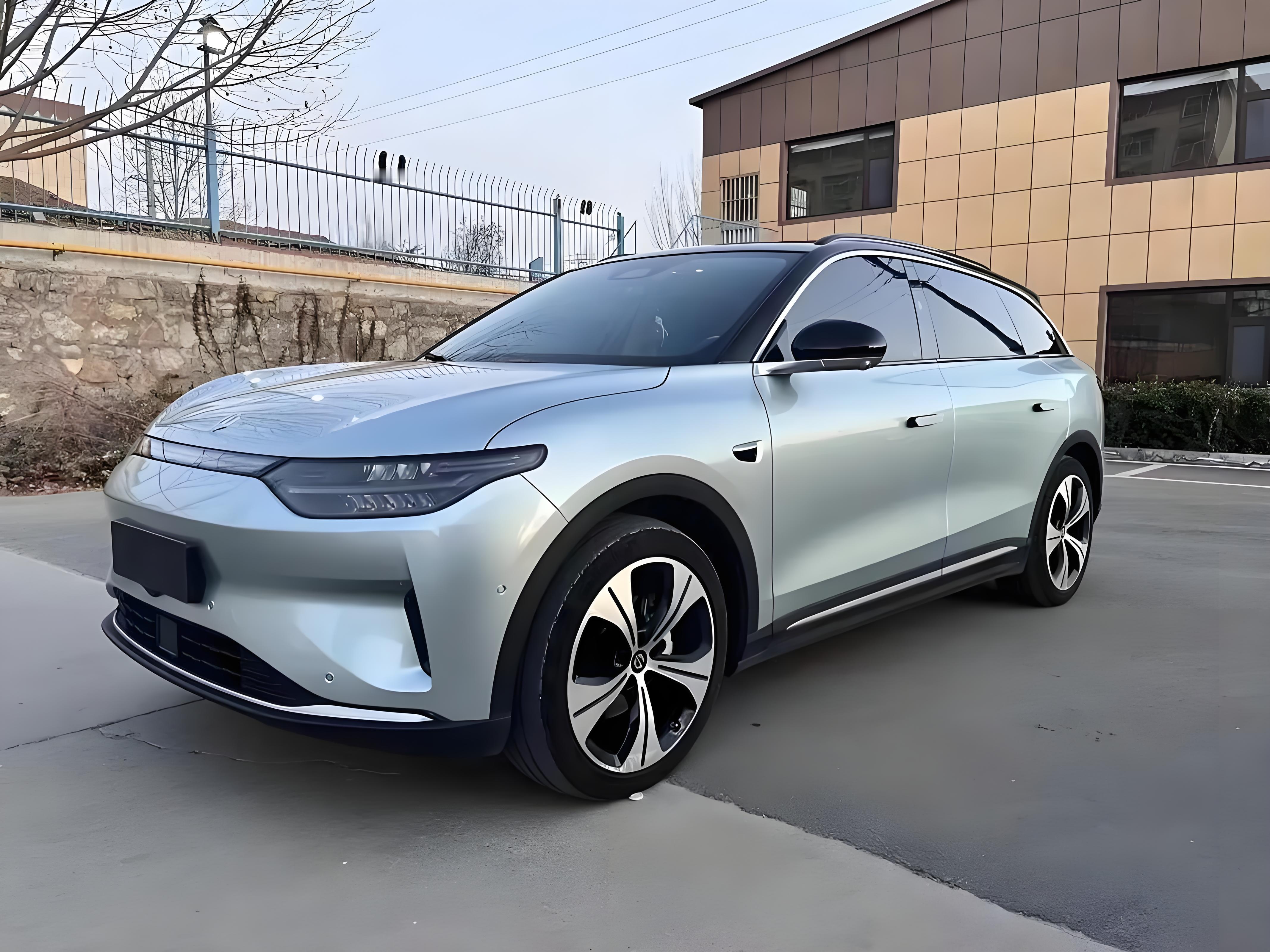 追求高配置、大空间的家用二手电车，车友入手的2022款零跑C11，用亲民预算拿下越级体验，性价比吊打同级热门车型。
车友日常通勤和长途自驾兼顾，原本打算买全新电车，但是新车溢价高、落地贬值快，对比后发现准新二手新能源车型性价比更高，最终敲定零跑C11。很多人不敢买小众二手电车，担心售后和电池问题，车