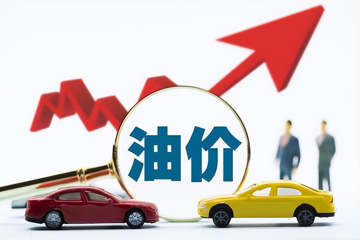 8 月车市大消息！乘联会数据显示，全国销量前十车型已全是新能源车，燃油车集体出局。吉利星愿以 39651 辆登顶，零跑 A10、特斯拉 Model Y 紧随其后。
这不是偶然！今年 1 月前十还有 7 款燃油车，如今新能源渗透率已达 65.2%，每卖出 10 台车就有 6 台是新能源。燃油车零售同比