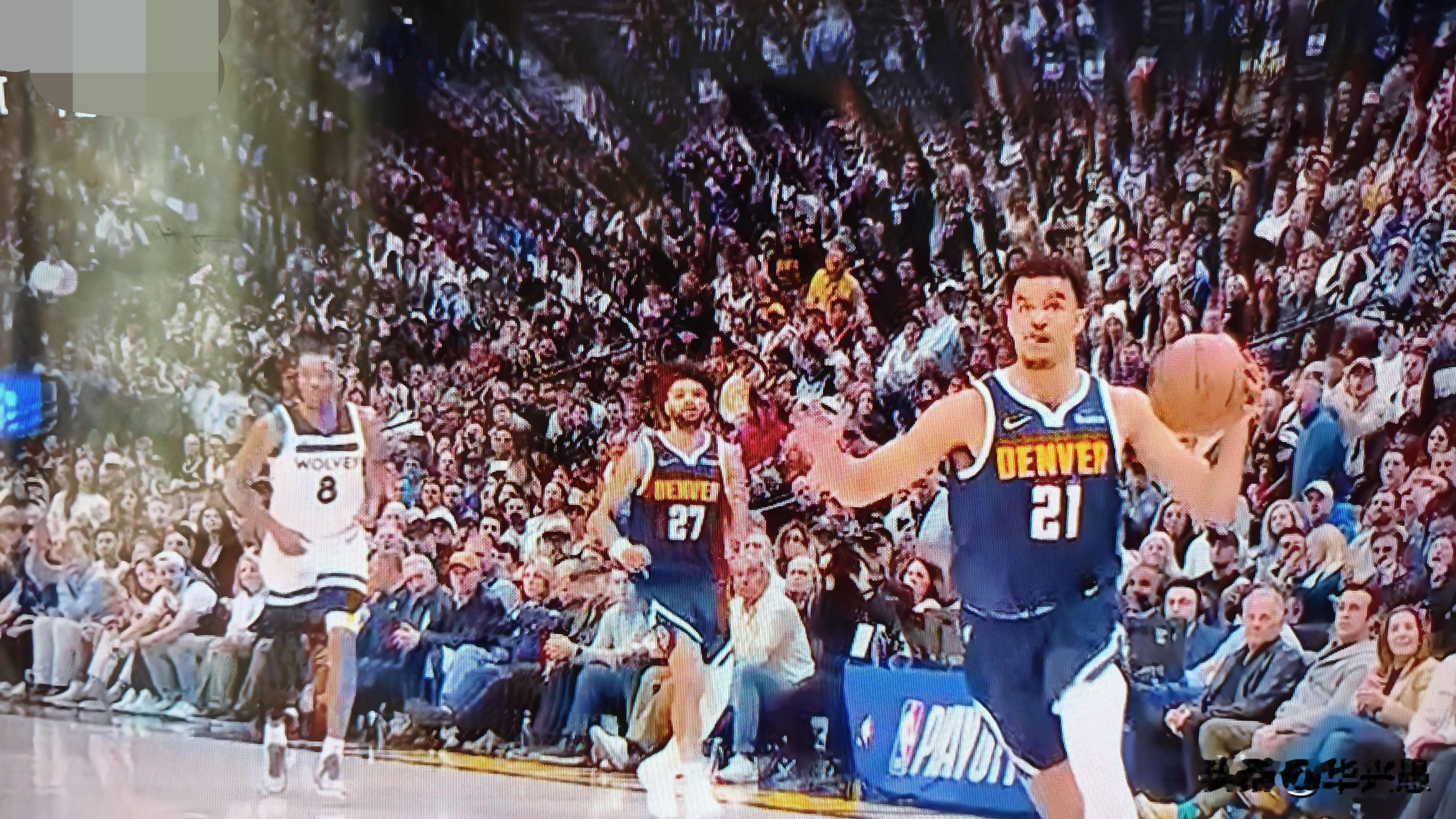 掘金的琼斯要大爆发了！在森林狼vs握金的nba季后赛中，琼斯大发神威...