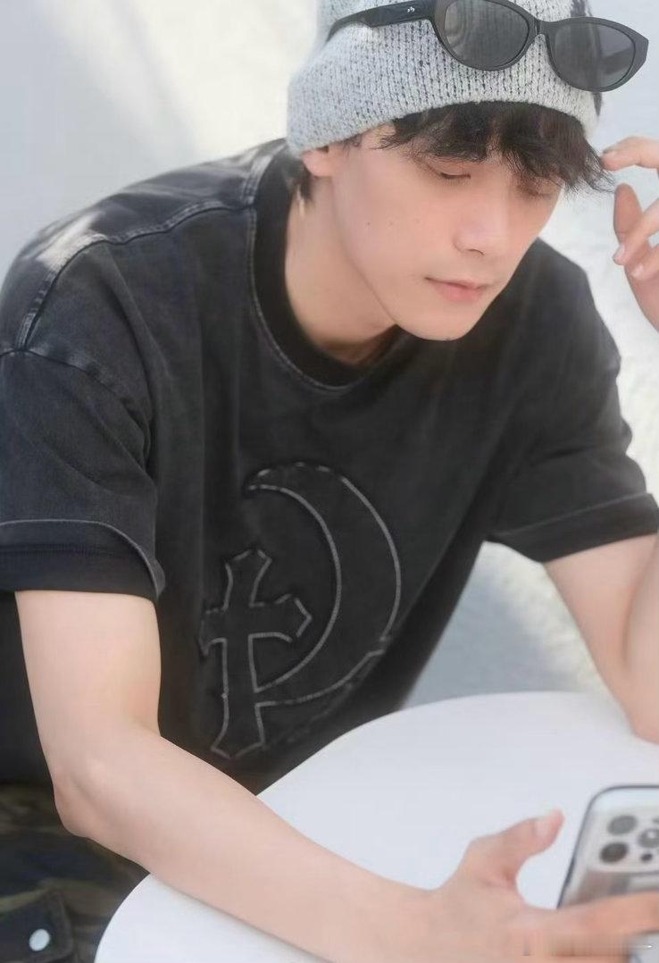 #邓凯Kai[超话]# 常常我因为有你 遇见你而感到幸福和满足 一起走过的路永远是最美好的时光[求关注]
#邓凯##邓凯沈青决# 
​