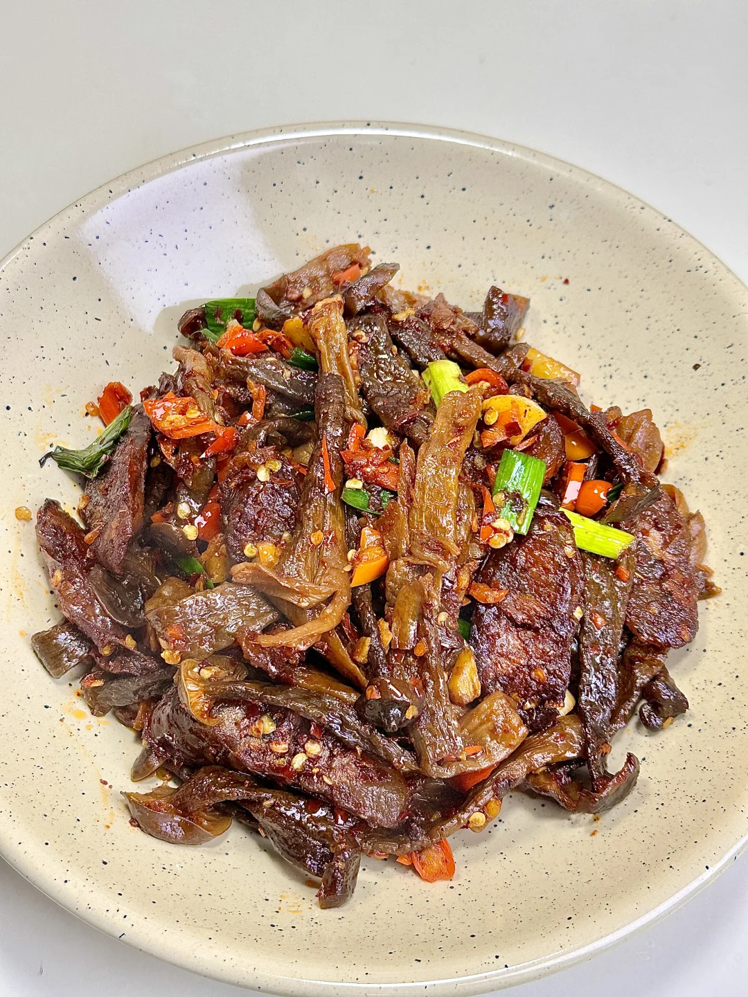 鹿茸菇炒腊肠 脆嫩鲜辣好上头🤤