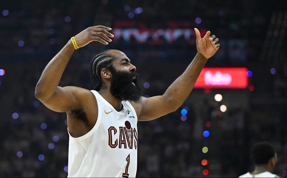 今年NBA季后赛，骑士在东决大比分0-4被尼克斯横扫，无缘总决赛。  ...