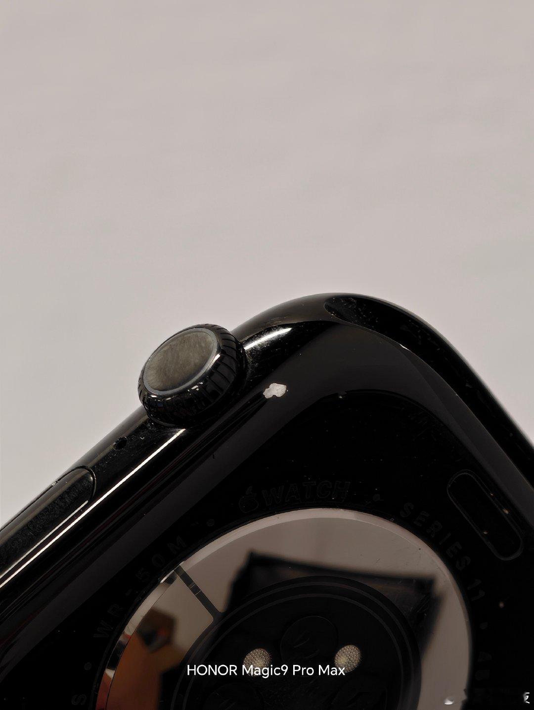 啊啊啊，我的Apple Watch S11买来都没怎么用啊，今天突然发现它的后壳掉漆了！！亮黑色这么容易掉漆的吗？如果有AC+，可以去换新吗？[笑cry][泪奔] ​