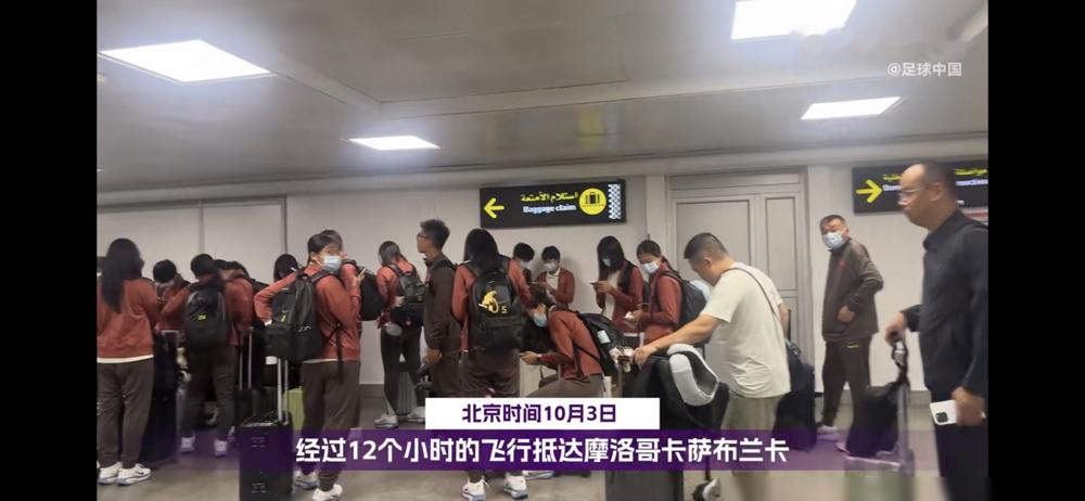 U17女足在摩洛哥，第一场就碰挪威，这签抽得够硬。
24支队扩成6个组，小组前二直接出线，剩下四个最好的第三名也能活。听着宽松，可一看C组名单，美国、挪威、厄瓜多尔全在。
孙雯亲自跟着去了，21个姑娘，名单一看苏沪鲁占了半壁江山。王洪亮带队，马晓旭是总教练，两代女足的人攒一块儿。
10月18号
