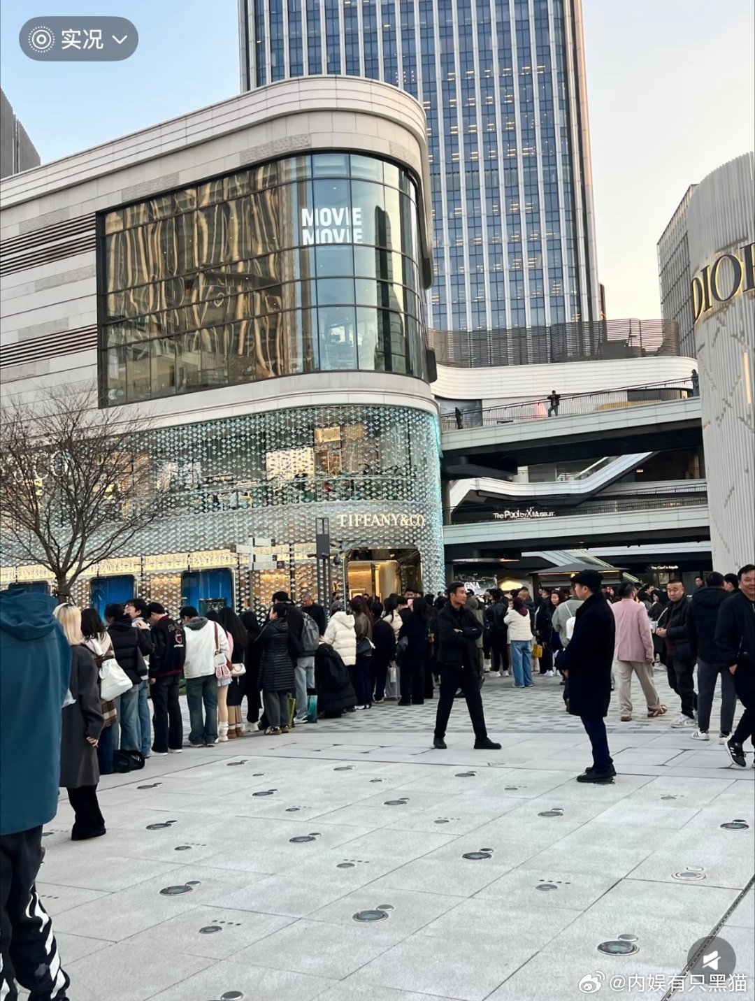 唐嫣Tiffany活动🆚杨幂三只小山羊活动

图1.2堪称清场效果，下次巩俐应该找糖糖取个经[吃瓜][捂嘴哭]
更不好意思说，图3还是工作日下午
所以Mary大妈怎么好意思说这话的?没有镜子🪞总有niao吧[捂嘴哭][捂嘴哭][捂嘴哭] ​