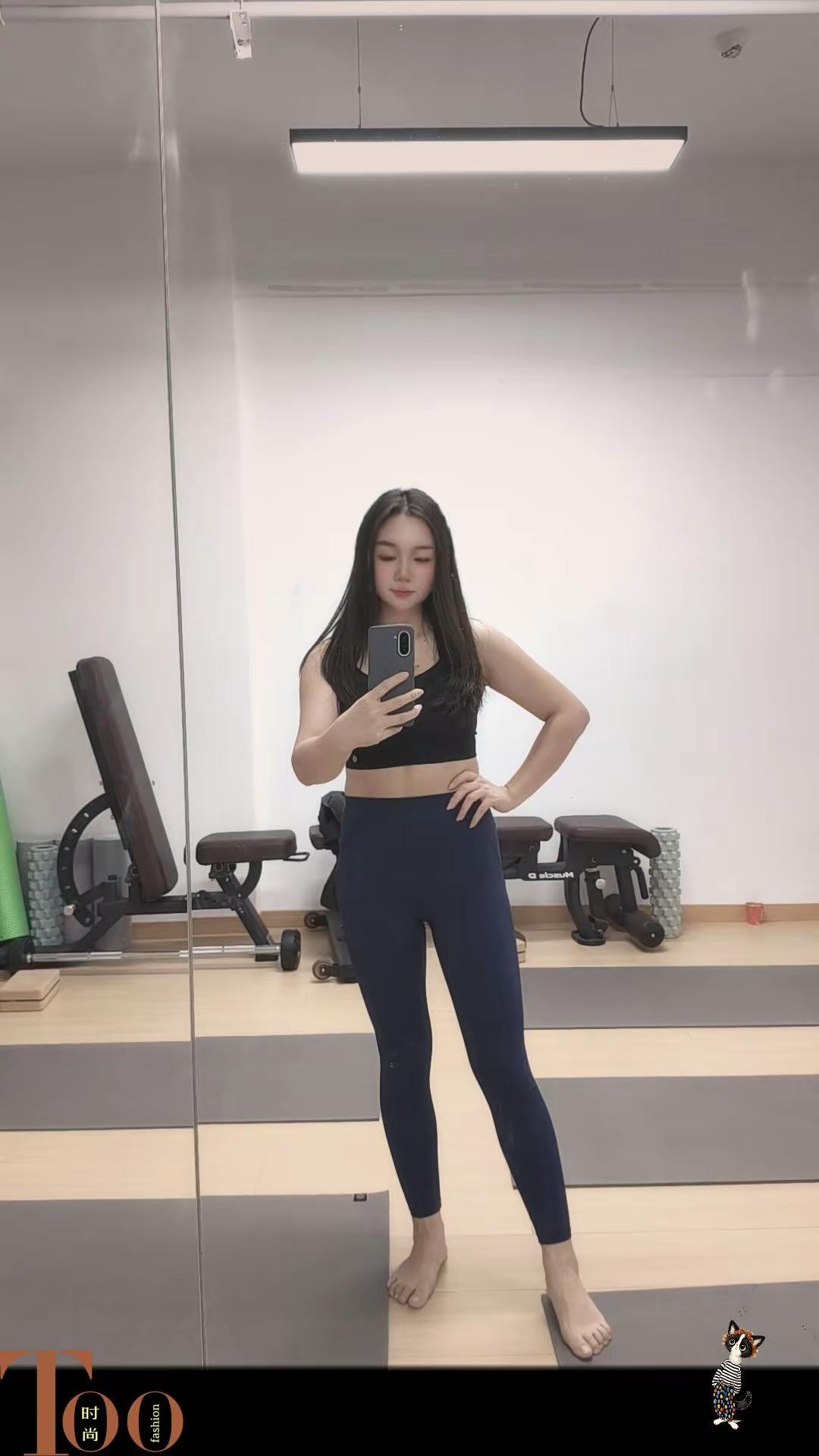 <p>健身女孩穿搭 健身女孩的日常 瑜伽服搭配 运动女孩 瑜伽女孩 <...