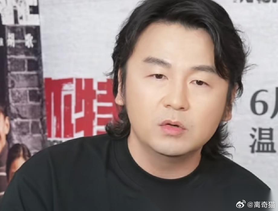 雷佳音说：“我觉得胡歌比我想象的活泼，他生活中有时候还有点中二那种感觉...
