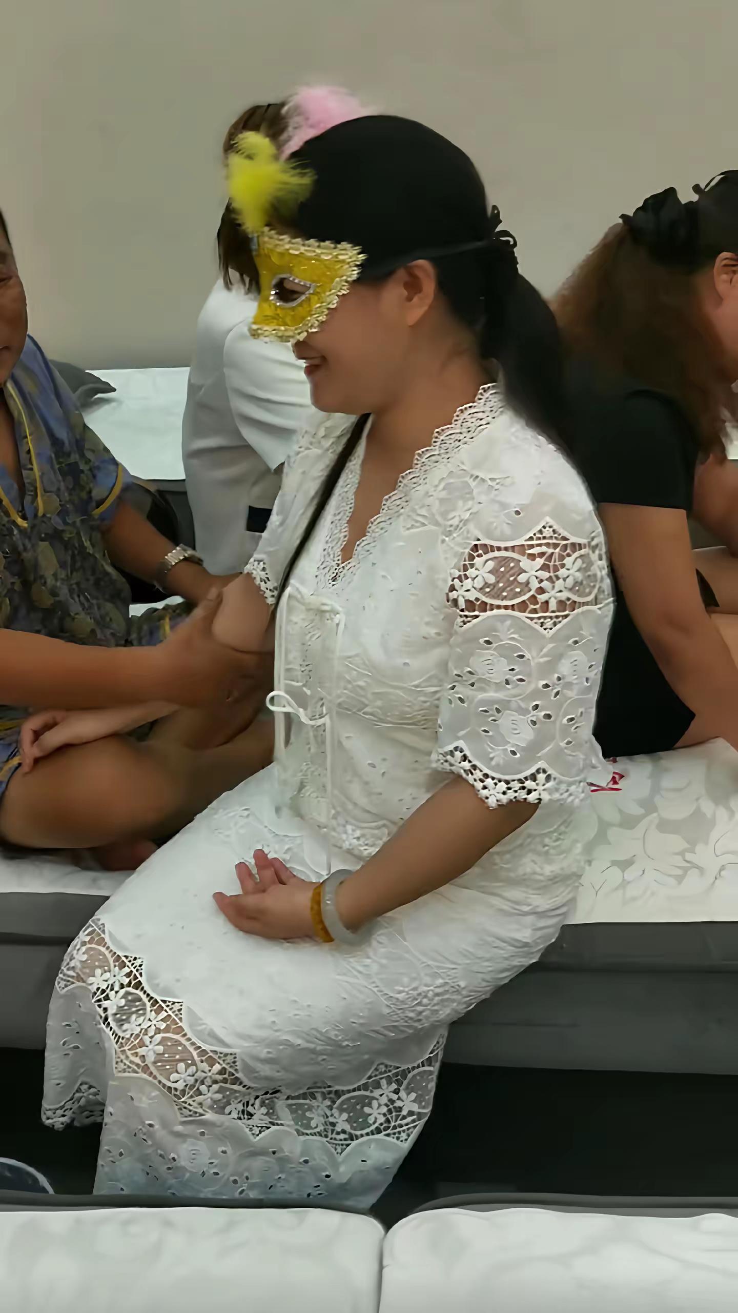 阿姨虽然是1970年的，但是阿姨内心只有18岁