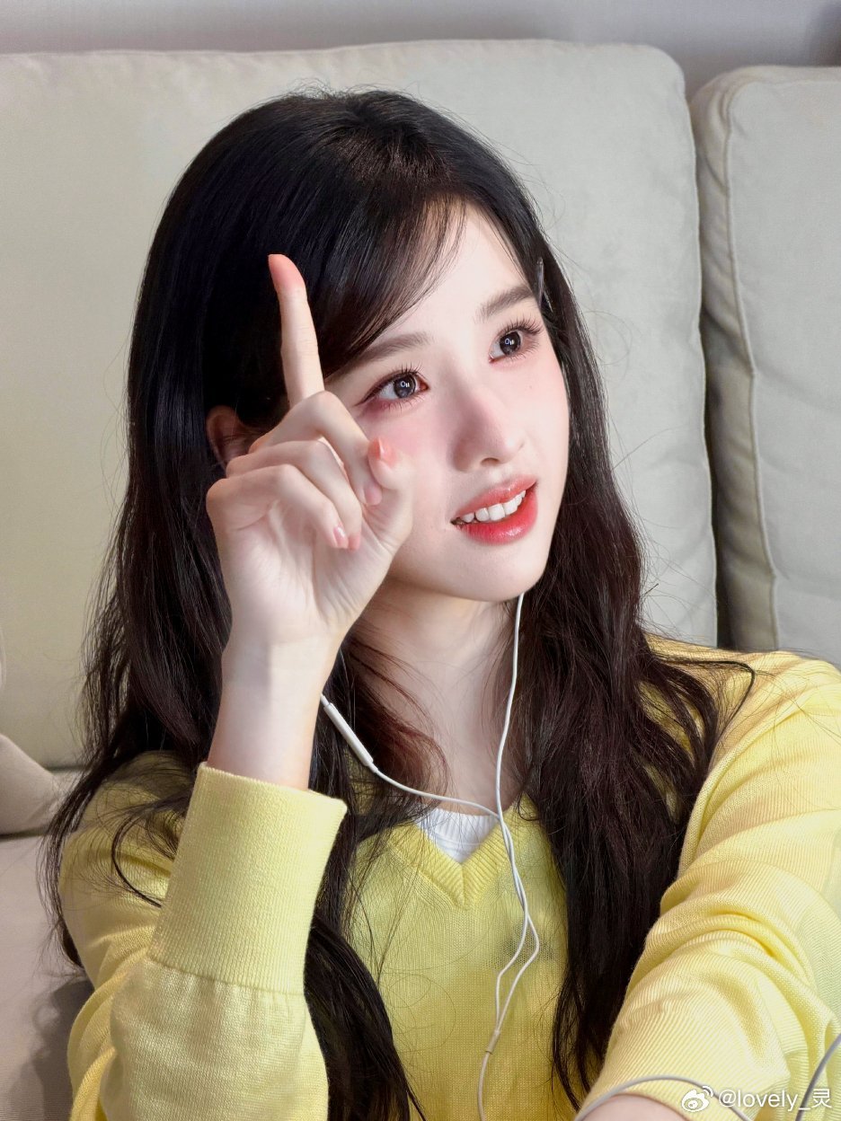 #陈都灵[超话]# 我们建模美的过AI的宝宝也出星光卡好吗？ ​
