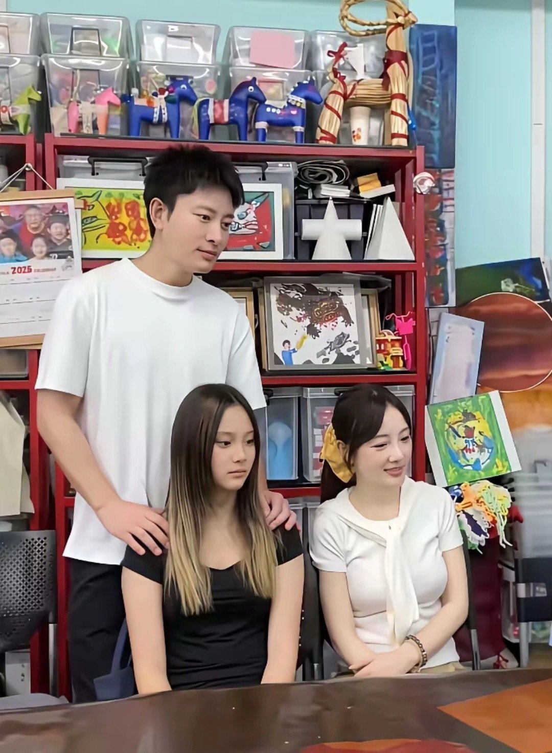 甜馨贾乃亮一家同框了！ ​