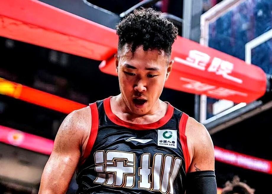 CBA的常规赛MVP，这奖杯，好像有点邪门，谁拿，谁的球队就跟着倒霉...