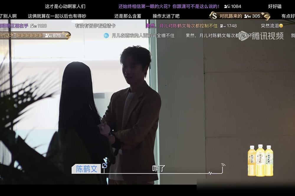 陈鹤文选了按摩，没选沙玥儿。理由是怕有人落单。
节目里赵希伦直接定了骑马套餐，按摩就三个名额。陈鹤文不跟沙玥儿走，反而说要去陪曹以恒，搞得沙玥儿当场下不来台。女方恐高，最后硬着头皮跟赵希伦去骑马。
等玩完了，陈鹤文又凑过来打台球、单聊，嘴上说别误会。但沙玥儿脸色已经不对了。
之前俩人关系冲太快