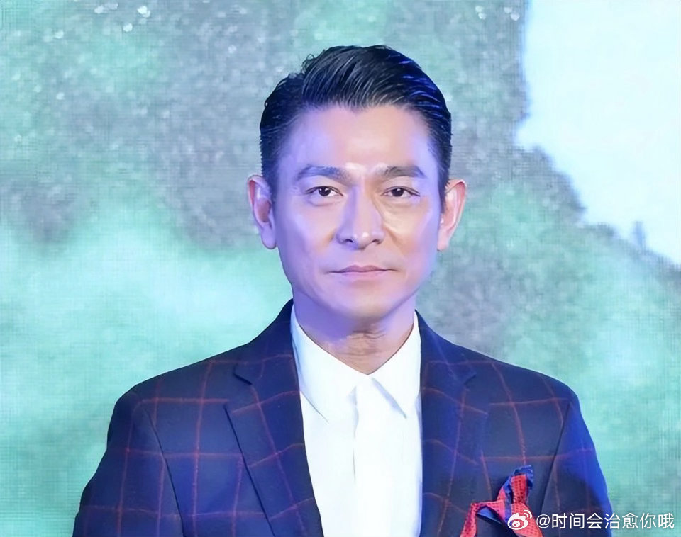 我的百度网盘藏满刘德华的旧影像，演唱会片段、经典电影剧照悉数保存。收纳了无数刘德华珍贵物料，见证他从青葱少年到沉稳前辈。不止是图片视频，更是藏在文件里，一整个时代的青春回忆。一代人的青春印记，把偶像的高光时刻，好好珍藏在硬盘里。
#我在网盘存偶像物料##10亿人的美好生活都在度盘  # ​