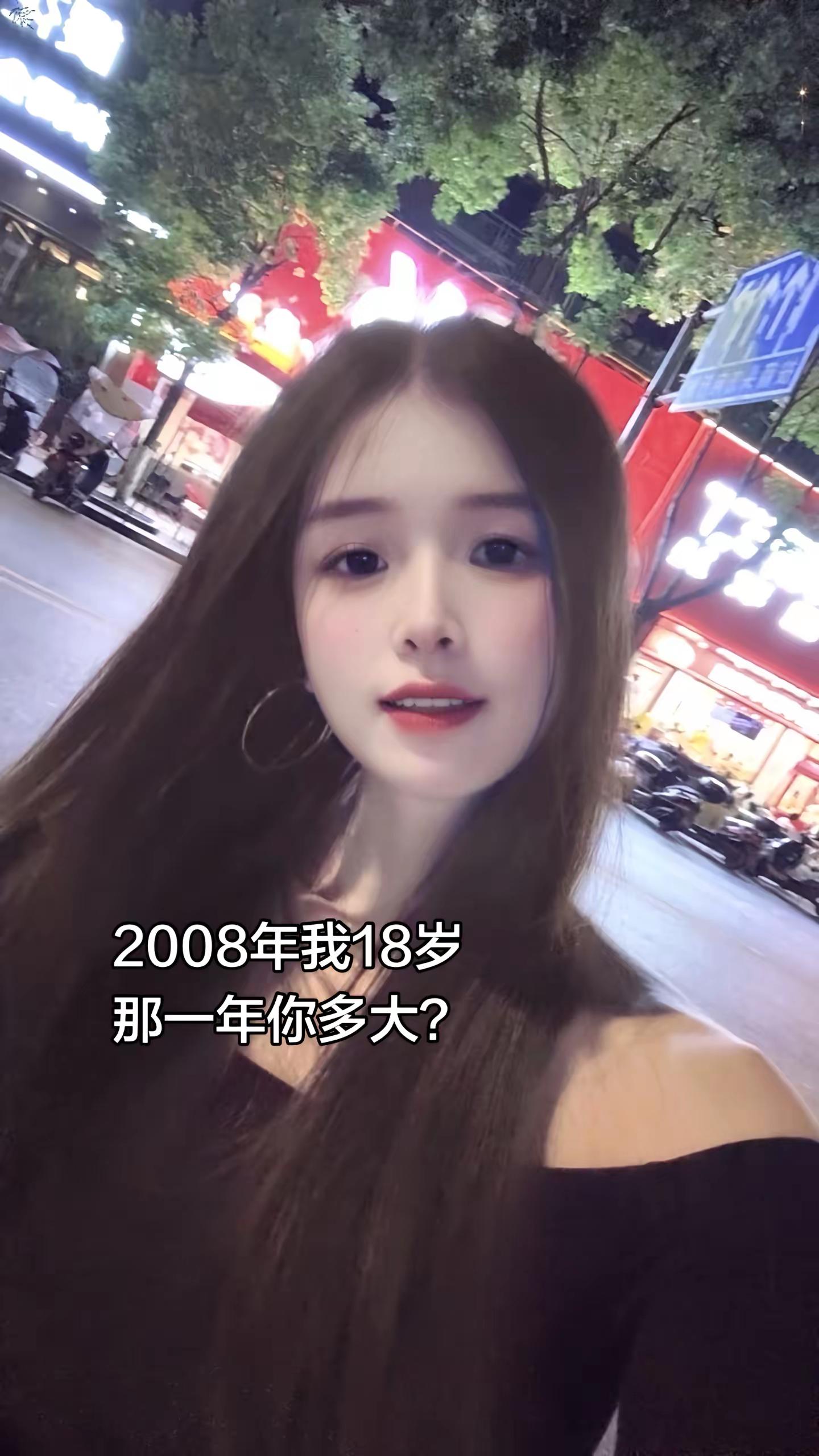 2008年，欢子用一首《愚爱》唱尽了多少人的心酸与不甘。前奏一响拾起了多少人的回忆，当年听不懂歌词，如今听懂全是遗憾欢子愚爱