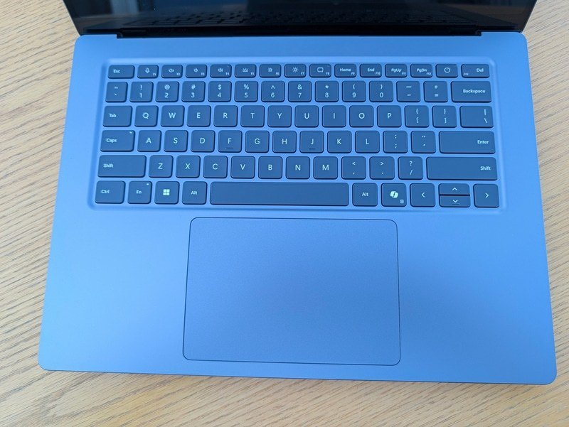 微软发布Surface Laptop Ultra

🏷️18 核 CPU +5120 核 GPU + 24G + 512G=21988
🏷️18 核 CPU +5120 核 GPU + 24G + 1T=25188
🏷️18 核 CPU +5120 核 GPU + 32G + 1T=27588
🏷️20 核 CPU +6144 核 GPU + 32G + 1T=30788
🏷️20 核 CPU +6144 核 GPU + 48G + 1T=33188
🏷️20 核 CPU +6 ​