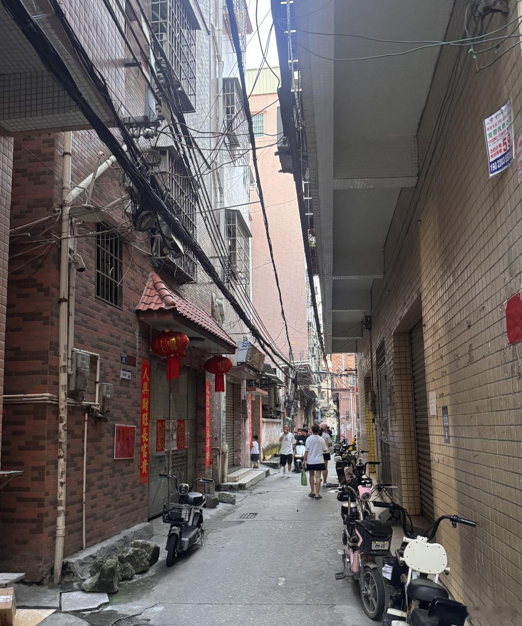 “今年广州太热了，5月中旬开始，我就不得不用空调。”租住在番禺城中村的...