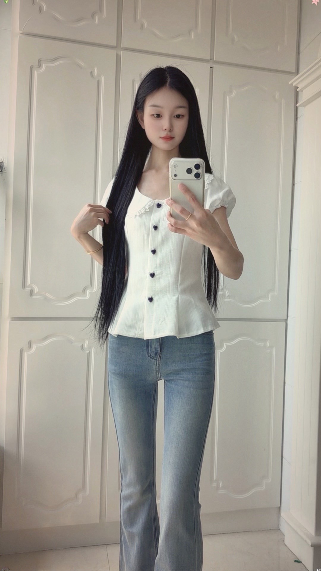 生于1995年，31岁，前奏一响拾起多少人的青春回忆，第一批听任贤齐《流着泪的你的脸》，现在都多大了……任贤齐 经典老歌怀旧金曲 日常穿搭分享 微喇牛仔裤